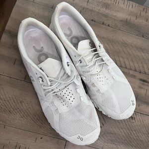 On Cloud Running all White Tennis Shoes, Size 10 EUC